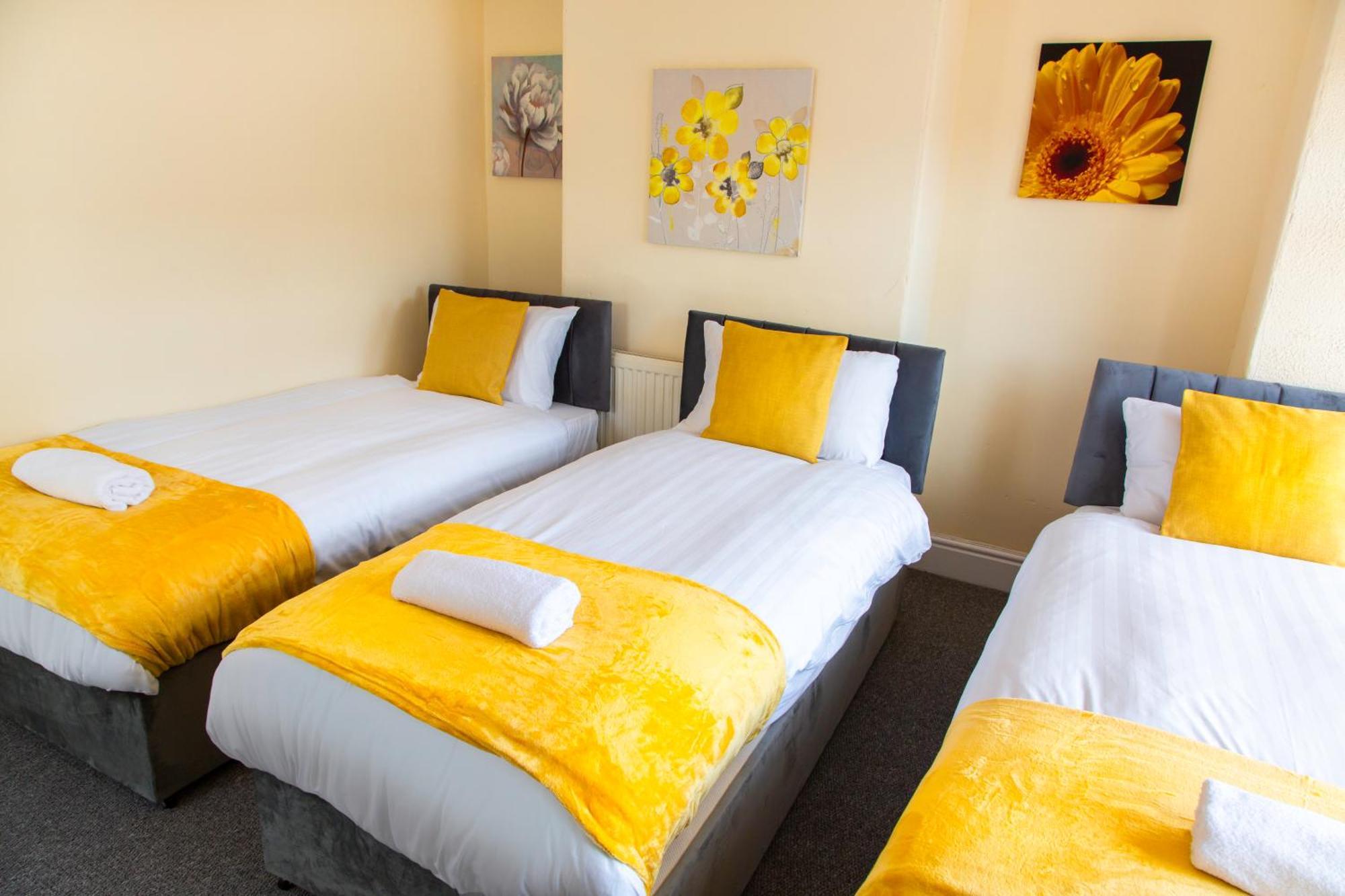 Newly Launched 3 Bedroom House With Free Parking Litherland Exterior foto